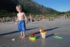 143_V_Rrvika_liten_gutt_m_le
